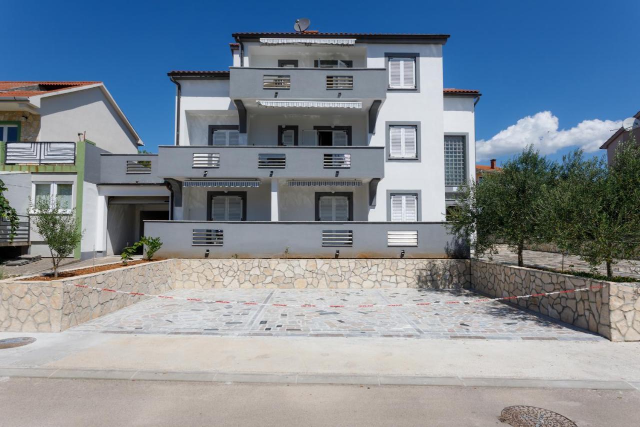 Apartments Lacic Krk Town Exterior foto