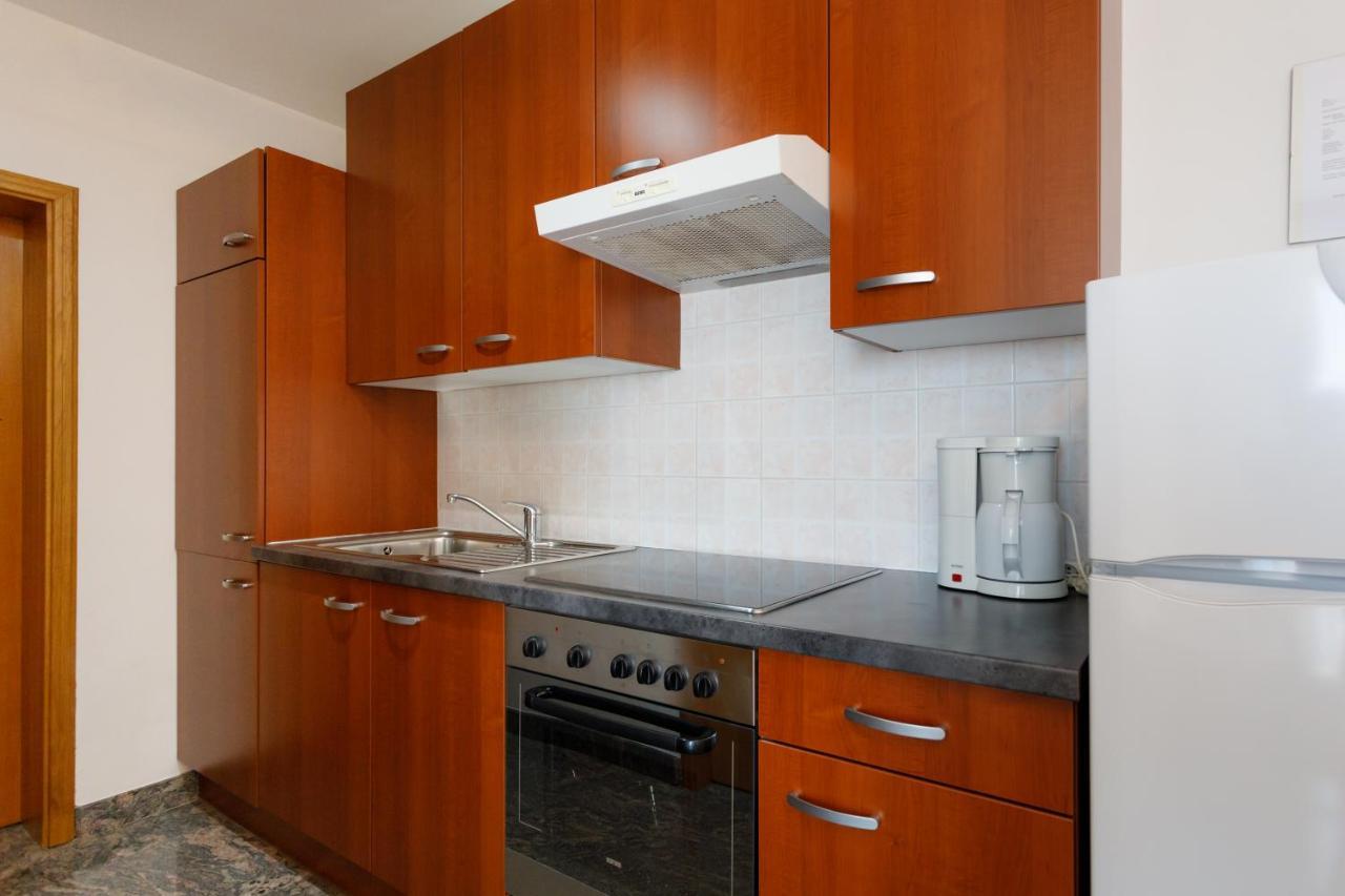 Apartments Lacic Krk Town Exterior foto