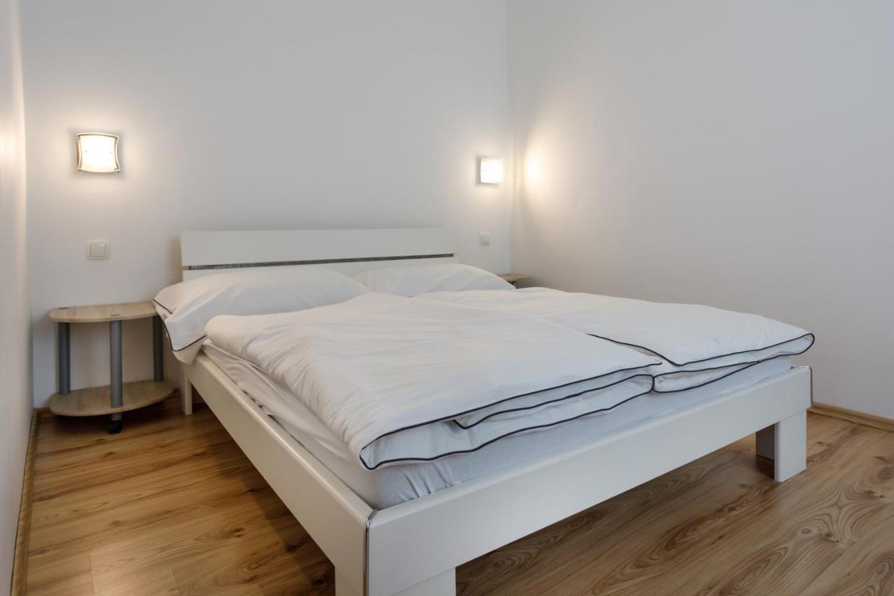 Apartments Lacic Krk Town Exterior foto