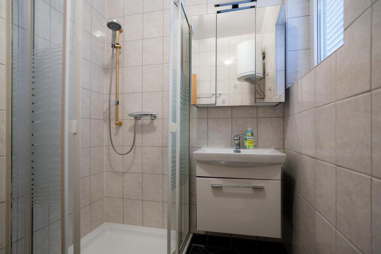 Apartments Lacic Krk Town Exterior foto